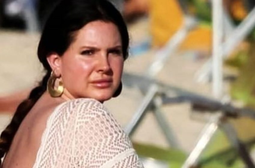  “Hanno Iniziato a Chiamare la Star un Palloncino Sgonfio»: Lana Del Rey Sorprende i Fan con la Sua Drammatica Perdita di Peso!