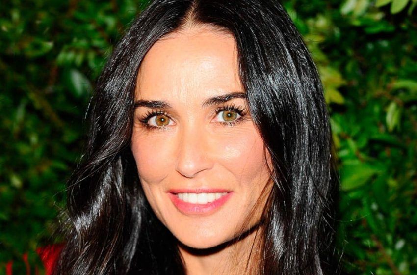  A 62 anni, sembra una ventenne: la silhouette lussuosa di Demi Moore, che non può essere nascosta nemmeno in una semplice tuta.