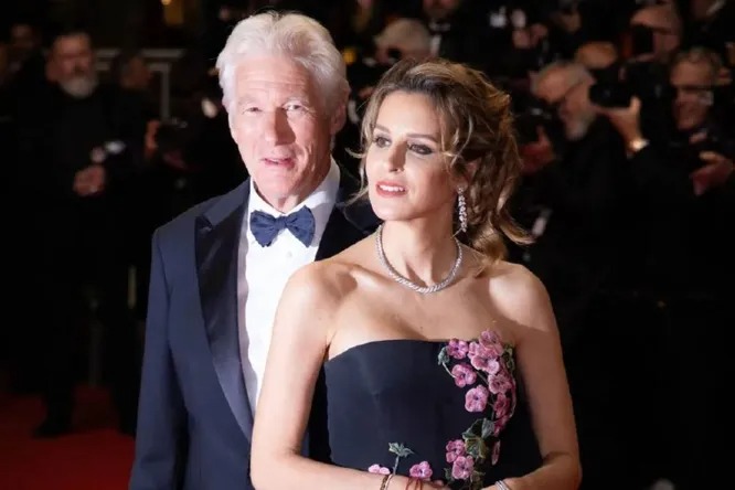  “È un papà che chiunque potrebbe sognare”: la moglie di Richard Gere ha mostrato foto rare dell’attore con i suoi tre figli!