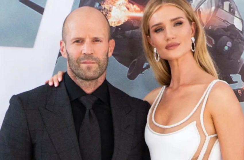  «Copre a malapena il petto nudo con i capelli»: Rosie Huntington-Whiteley ha condiviso una nuova foto audace!