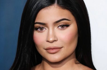 “Nuova immagine e cambiamenti radicali nell’aspetto”: Kylie Jenner ha fatto impazzire i fan con il suo nuovo look!