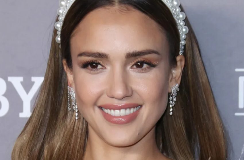  “Non riesco a trattenere le lacrime. Sei cresciuta troppo in fretta”: Jessica Alba ha mostrato sua figlia per il suo 16° compleanno!