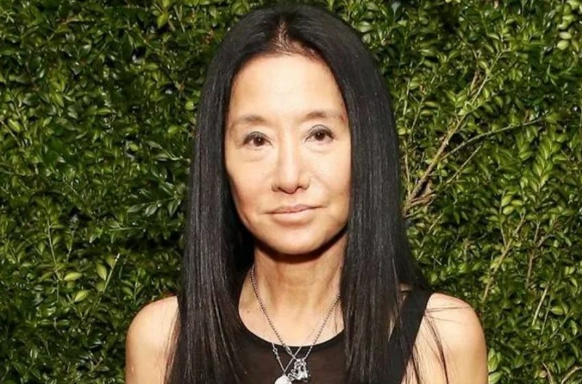  “La donna con una giovinezza e bellezza senza tempo ha già 75 anni”: Vera Wang ha stupito i fan con una nuova foto audace in un abito bianco senza schiena!