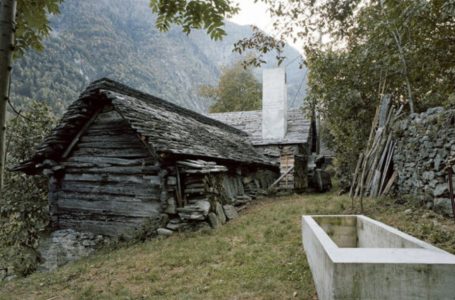 Gli Amici del Marito Hanno Riso al Suo Invito in una Zona Fatiscente: La Loro Opinione è Cambiata Completamente Una Volta Dentro