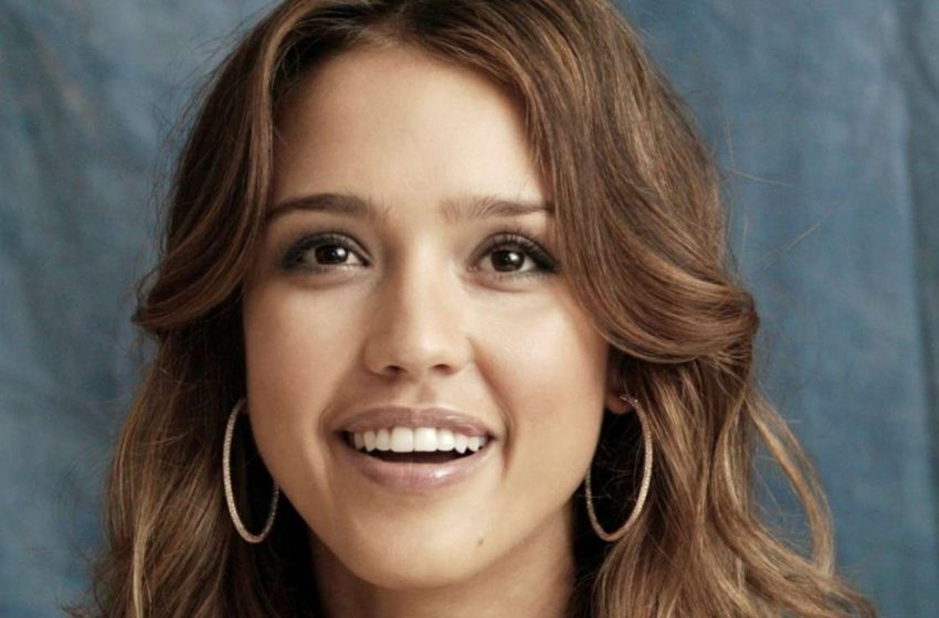  Jessica Alba balla in bikini: da mamma a star della danza