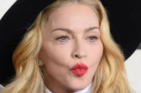 «Sembra Avere Vent’Anni!»: Madonna, 66enne, Incanta con un Servizio Fotografico Glamour nella Sua Tenuta