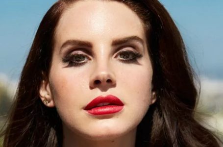 Lana Del Rey svela la sua storia d’amore con un cacciatore di coccodrilli apparendo con lui a un matrimonio