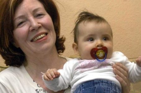 «Ha Dato Alla Luce Dei Quarti Gemelli A 65 Anni»: La Storia Straordinaria Della Donna Tedesca — Una Mamma Di 17 Figli E Nonna Di 9!