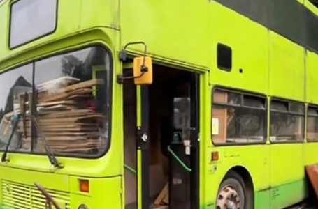 Mamma single trasforma un autobus a due piani in una casa accogliente dopo le difficoltà economiche: com’è il risultato finale?