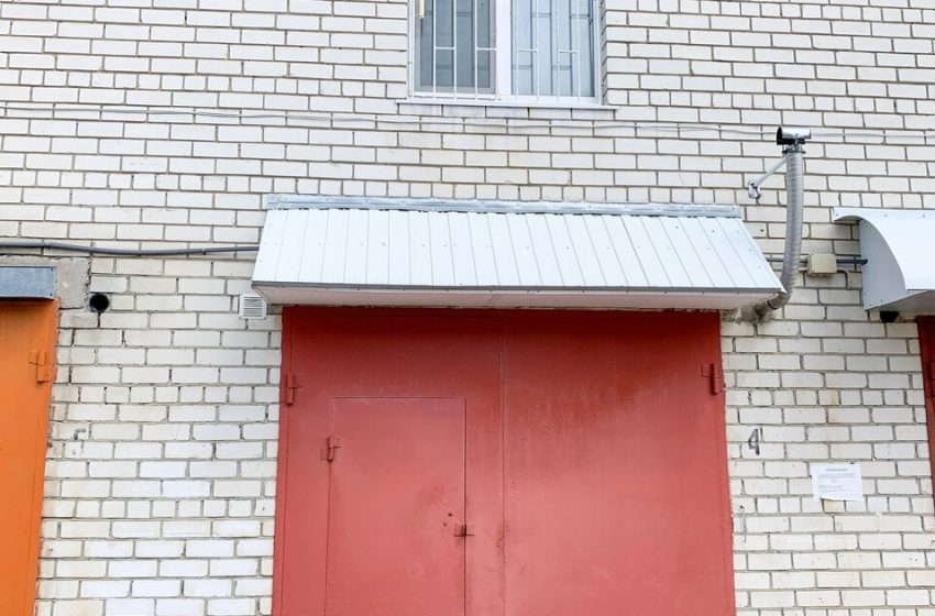  Un uomo ha costruito il garage dei suoi sogni: «Qui puoi parcheggiare un’auto, o addirittura viverci!»