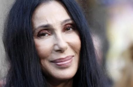 I fan sono rimasti stupiti dal «bizzarro» labbro inferiore di Cher a 78 anni! Guarda le sue ultime foto!