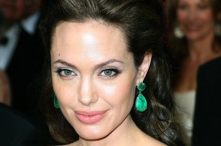 Angelina Jolie e la figlia adottiva Zahara, 19 anni, fanno girare la testa a Parigi! Le foto e il video che hanno lasciato senza parole i fan!