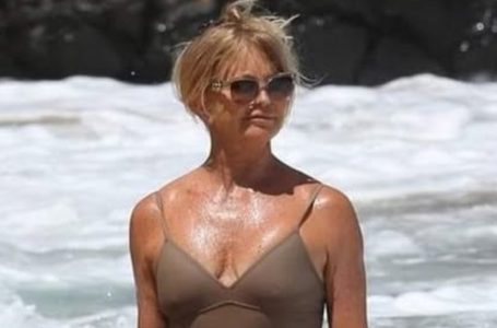 «Goldie Hawn, 78 anni, fa scalpore con le foto in costume dalle vacanze: ecco perché!»