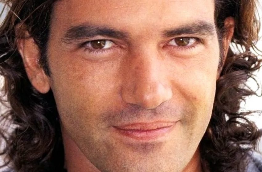 Antonio Banderas, 64 anni, stupisce con la sua fidanzata di 21 anni più giovane, ma non ha fretta di fare la proposta!