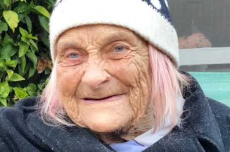 La celebre star del cinema accolse una donna senzatetto che dormiva in una lavanderia: riesci a indovinare di chi si tratta?