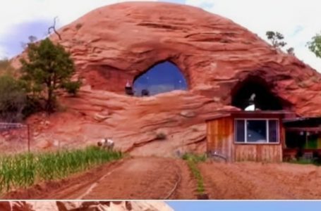 Dopo 8 anni di duro lavoro, un uomo completa una casa di 530 metri quadrati scolpita nella roccia del deserto: incredibili foto!