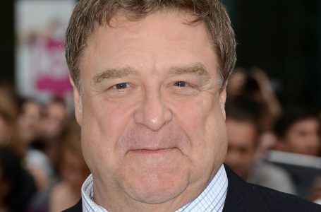 Sembra un’altra persona: John Goodman, 71 anni, ha perso quasi 90 chili e si è trasformato oltre ogni riconoscimento