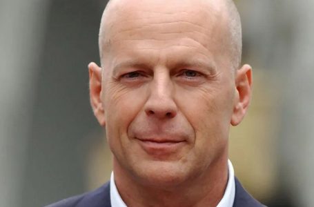 “Ha Smetto di Leggere e Parla a Malapena”: La Moglie di Bruce Willis Mostra Quanto il Marito Sia Irriconoscibile