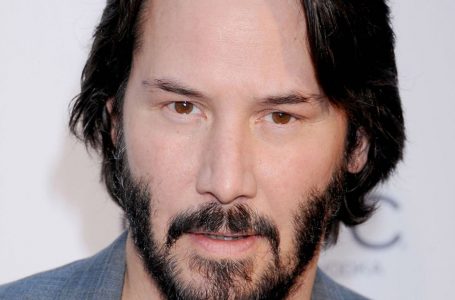 “Voglio Condividere la Mia Vita con Lei”: Keanu Reeves Appare in Pubblico con la Sua Sposa dai Capelli Grigi!