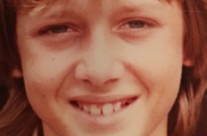 “Infanzia difficile, ma poi una carriera di successo e una famiglia felice”: il ragazzo cresciuto in una casa segnata dall’alcol è diventato una star della musica country!