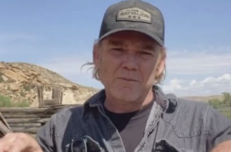 “Da giovane bel ragazzo a uomo segnato dal tempo”: l’incredibile trasformazione dell’attore che ha sconvolto i suoi fan!