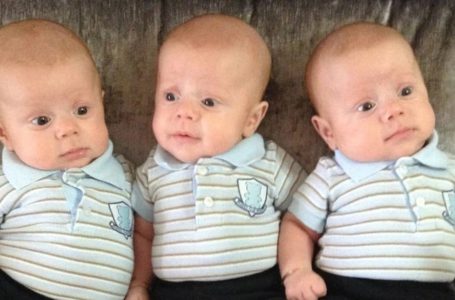 Trigemelli identici che hanno fatto il giro del mondo: come fanno i genitori a distinguerli?