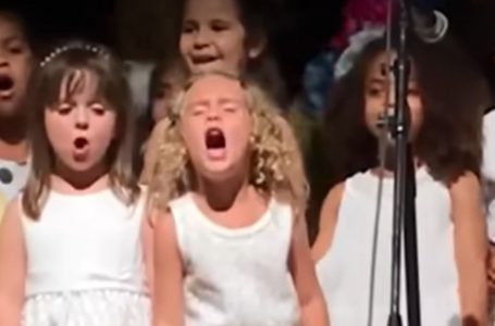 «Tutti ridono a crepapelle!»: Il video di questa bambina ha fatto esplodere il web!