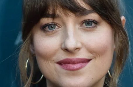 «Arrossiscono Tutti, Tranne Lei»: Il Look Audace di Dakota Johnson Senza Reggiseno Lascia Tutti Senza Parole!
