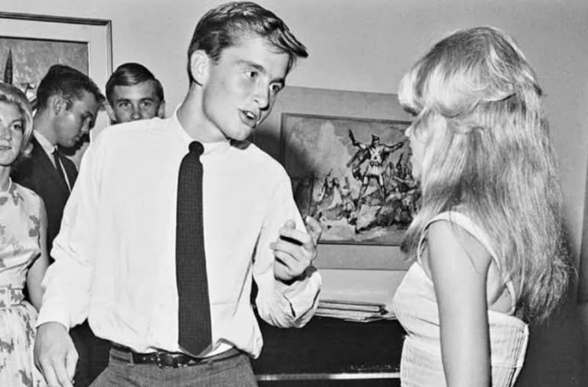 Aveva Solo 18 Anni in Questa Foto! Riesci a Indovinare Chi È Oggi?