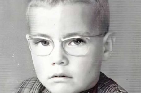 «Portava occhiali enormi e studiava balletto»: Oggi è una delle star più famose del pianeta!