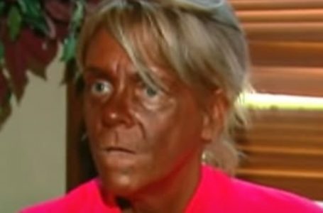 La “mamma ossessionata dall’abbronzatura” sorprende tutti con il suo nuovo look! Ma com’è diventata oggi?