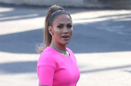 L’audace look da palco di J.Lo crea scompiglio: i fan sorpresi dal suo outfit!