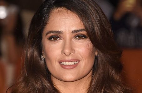 “Bellezza Senza Tempo”: A 57 Anni Salma Hayek Incanta Tutti con il Suo Bikini Perfetto e il Suo Spirito Autentico