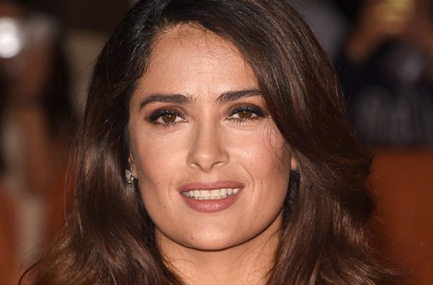“Bellezza Senza Tempo”: A 57 Anni Salma Hayek Incanta Tutti con il Suo Bikini Perfetto e il Suo Spirito Autentico