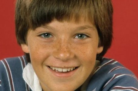 “Com’è cambiato questo idolo degli anni ’80: da sex symbol a uomo irriconoscibile!” Chi è quest’uomo trasandato e cosa gli è successo?
