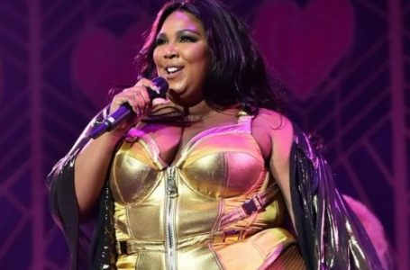 La cantante Lizzo ha perso metà del suo peso ed è pronta a tornare sul palco: com’è oggi?