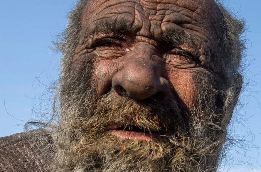 Ha vissuto 60 anni senza mai farsi un bagno! Il suo aspetto vi lascerà senza parole!