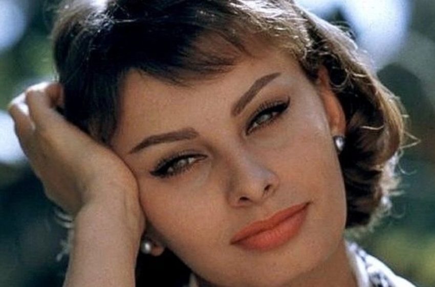 Lucia, la nipote diciottenne di Sophia Loren, scatena polemiche con un vestito paragonato alle «vecchie tende della nonna»!