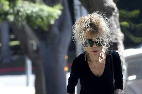 Leggenda di Hollywood Irriconoscibile in Rare Foto dei Paparazzi! Riuscite a Indovinare Chi È?