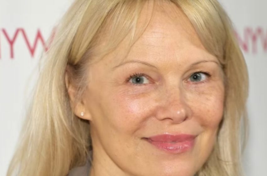  Pamela Anderson, 58 anni, ritrova l’amore!: scopri chi le ha rubato il cuore dopo 4 matrimoni!