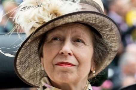 La Principessa Anna Sorprende i Fan a 75 Anni con il Primo Cambio di Acconciatura in 50 Anni!: Come Appare Ora?