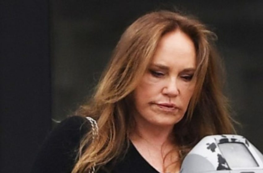  La celebre star degli anni ’80 ha perso il marito e ha cresciuto i suoi figli da sola: ora, a 70 anni, appare irriconoscibile, grassa e invecchiata!