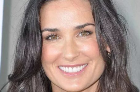 «Via quel filler strano alle guance»: Demi Moore, 62 anni, lascia i fan senza parole con il suo nuovo look!