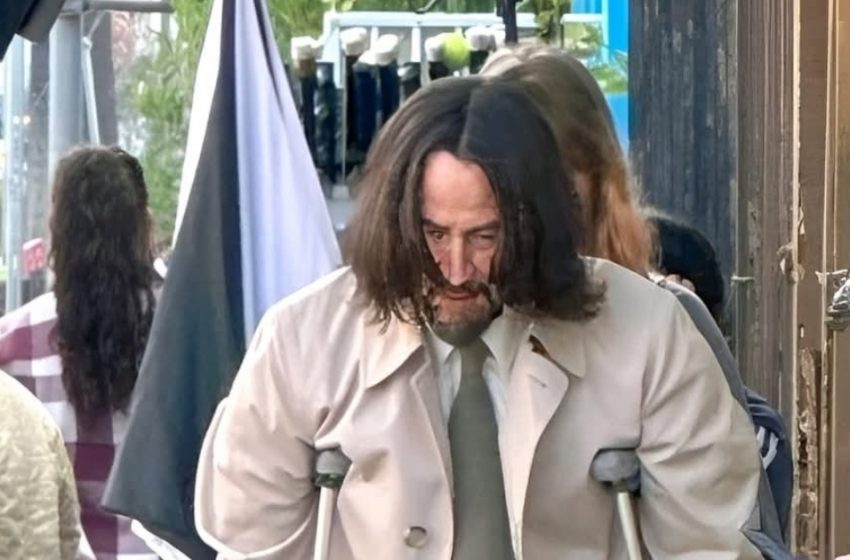  Amata Star d’Azione di Hollywood Avvistata con le Stampelle e la Gamba Fasciata!: I Fan Si Chiedono Cosa Sia Successo!