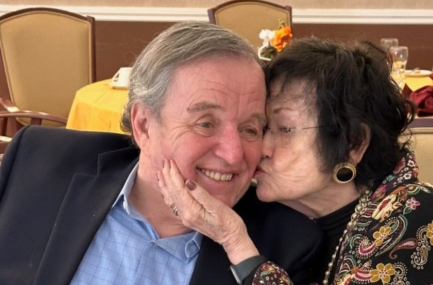  Riesci a riconoscere questa leggendaria star della TV e sua madre, che ha 98 anni?