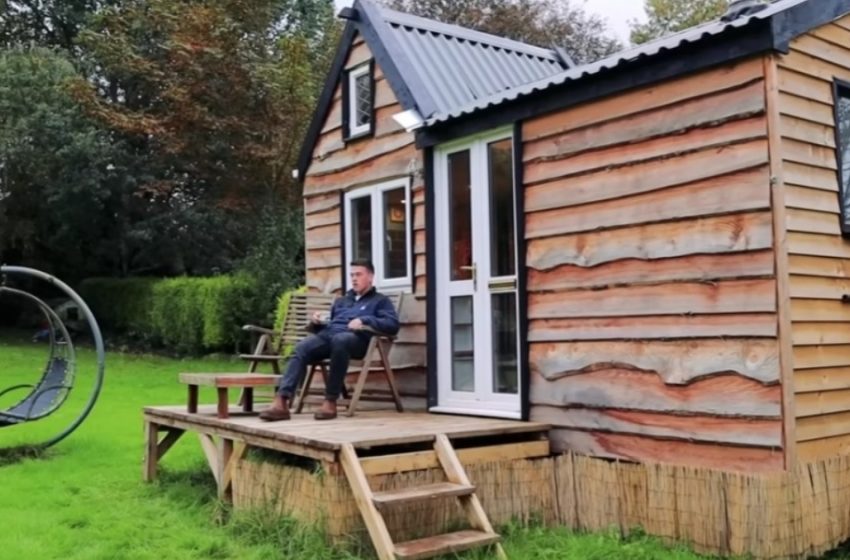  A 21 anni, un giovane falegname costruisce la sua tiny house e vive senza debiti: guarda le foto della casa
