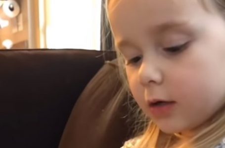 Bambina canta ‘You Are My Sunshine’ al suo adorato gatto mentre ci lascia!: Un addio straziante!