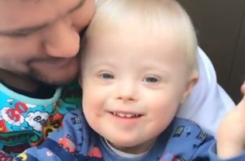  Papà lascia la mamma che ha rifiutato il loro figlio con sindrome di Down!: Lo cresce con un amore incrollabile!