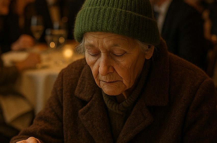  Una nonna con vestiti logori entrò in un ristorante elegante e chiese la zuppa più economica: tutti i commensali risero, finché qualcosa cambiò tutto