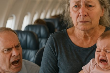 Tutto l’aereo ha visto come un uomo si è comportato con crudeltà verso una nonna e la sua nipotina in lacrime. Un adolescente ha preso le loro difese — e con un solo gesto, ha rimesso tutto a posto.**